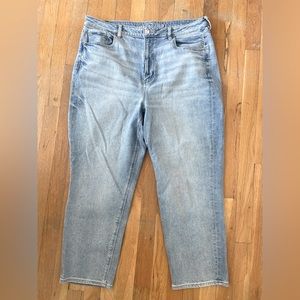 American Eagle Mom Straight Jean
